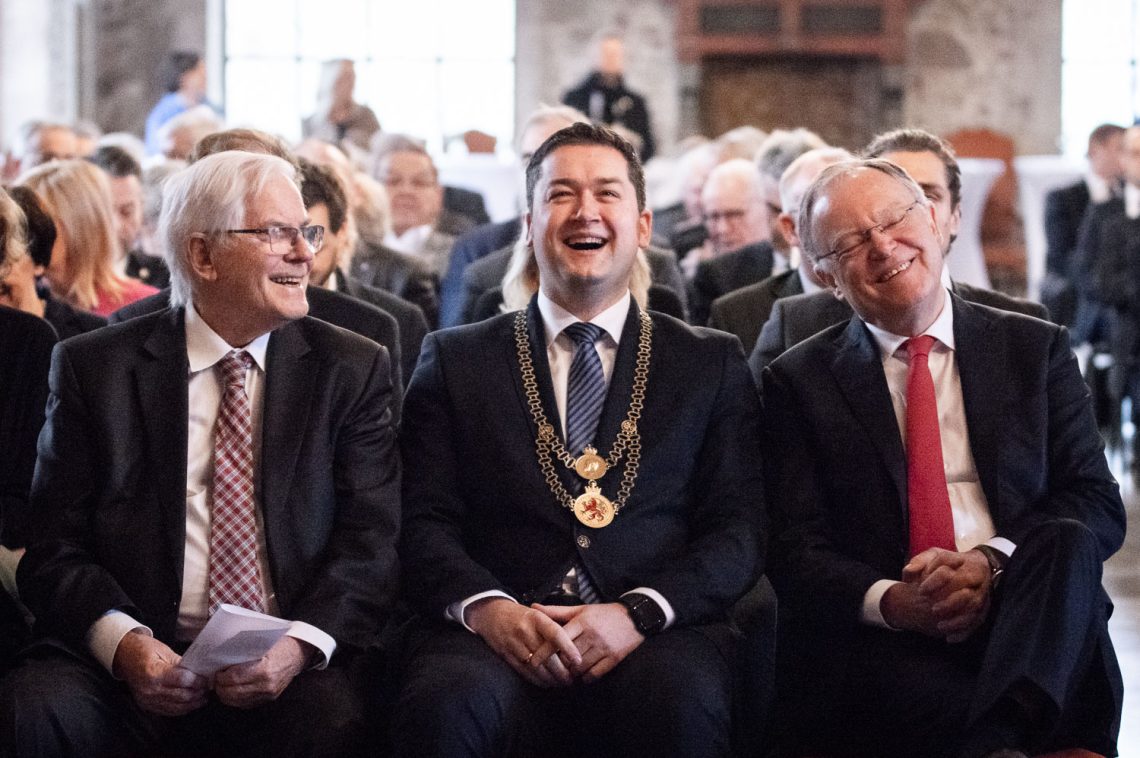 Gerhard Glogowski, Thorsten Kornblum und Stephan Weil beim Festakt zum 80. Geburtstag von Gerhard Glogowski in der Dornse des Altstadtrathauses in Braunschweig